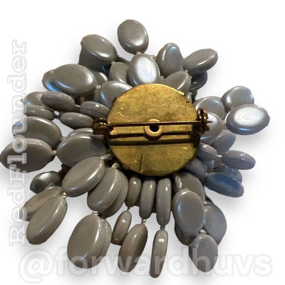 Playful Moving Grayish Silver Plastic Brooch - Artistic Flair - Picture 7 of 10